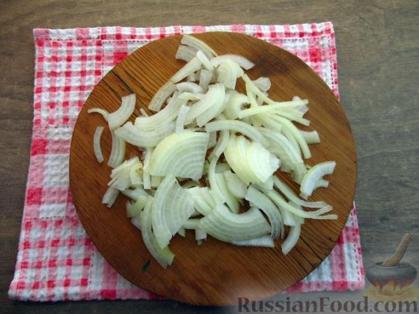 Салат с сердечками, огурцами, грибами и горошком