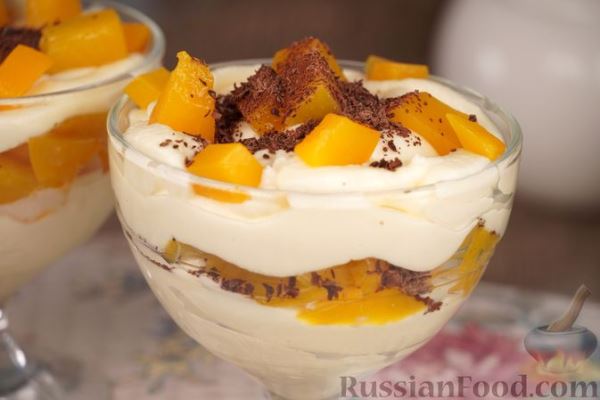 Десерт с консервированными персиками, сливочным сыром и сгущенкой