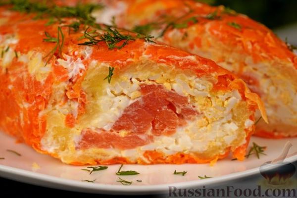 Салат-рулет с красной рыбой и овощами