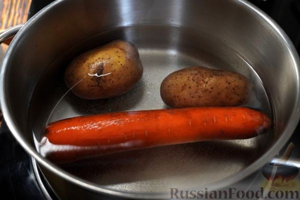 Салат-рулет с красной рыбой и овощами