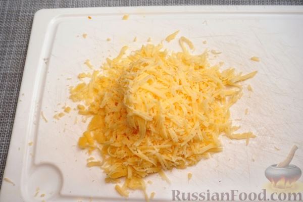 Слоёные пирожки с сосисками и сыром