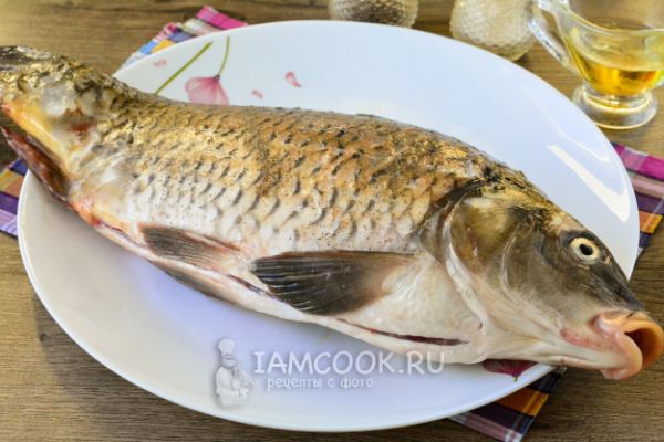 Карп в рукаве в духовке