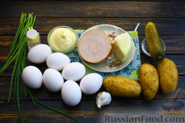 Салат "Ромашка" с ветчиной, картофелем, сыром и огурцами