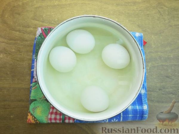 Слоёный салат с курицей, кукурузой, морковью по-корейски и сыром