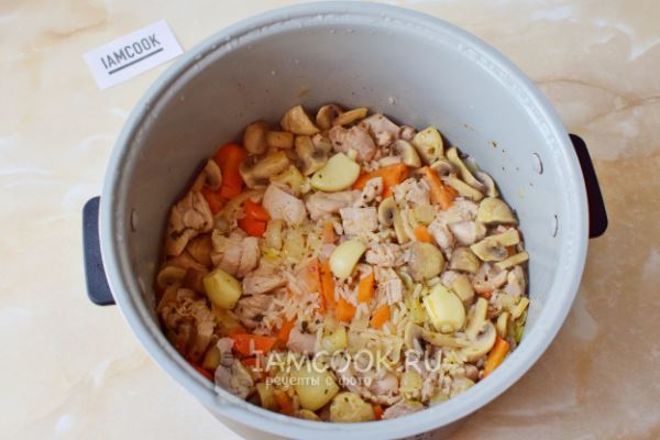 Плов с курицей и грибами в мультиварке