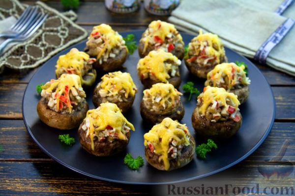 Шампиньоны, фаршированные крабовыми палочками (в духовке)