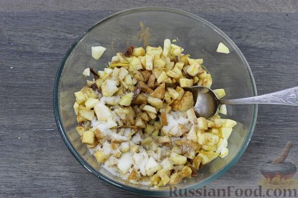 Творожная плетёнка с яблоками, изюмом и цедрой